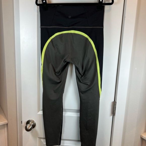 Athleta Spar Colorblock 7/8 Leggings Olive Green Black Compression Womens Medium - Picture 6 of 14